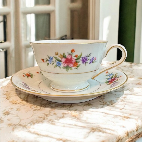 Vintage Mikuni Japan Fine China Dresden Teacup & Saucer Set - Picture 2 of 12